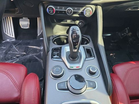 Used 2022 Alfa Romeo Giulia Veloce image 25
