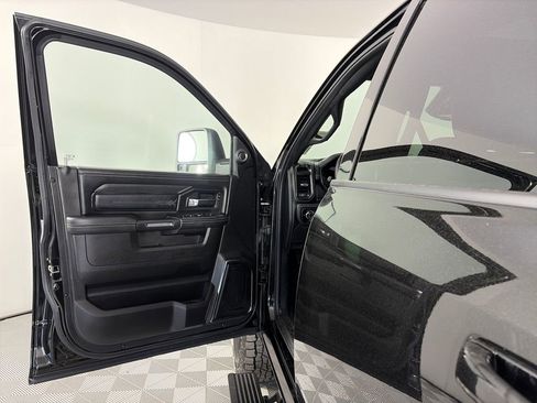 Used 2024 RAM 3500 Limited AWD/4WD image 10