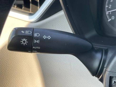 Used 2022 Toyota Corolla LE FWD image 44
