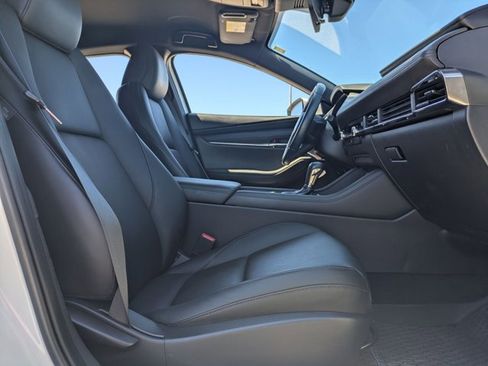Used 2019 MAZDA MAZDA3 w/Preferred Pkg image 16