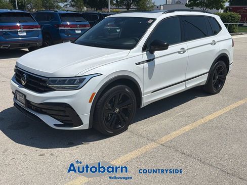 Certified 2023 Volkswagen Tiguan SE R-Line AWD/4WD image 3