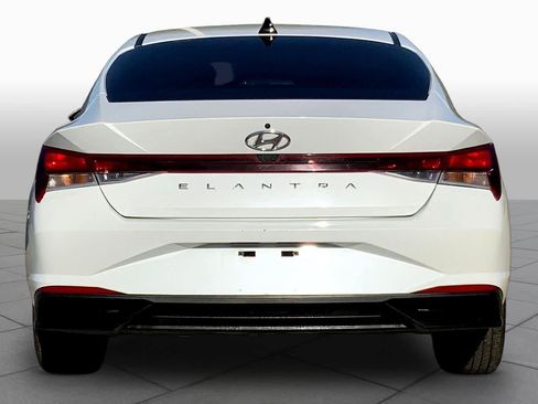Used 2022 Hyundai Elantra SEL w/ Cargo Package FWD image 4