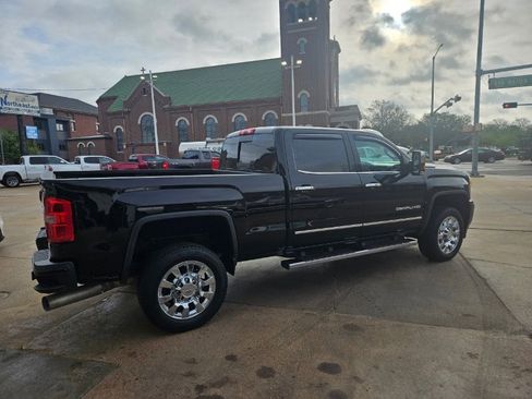 Used 2019 GMC Sierra 2500 Denali w/ Duramax Plus Package image 8