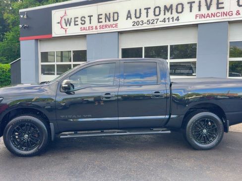 Used 2019 Nissan Titan SL w/ Midnight Edition AWD/4WD image 9