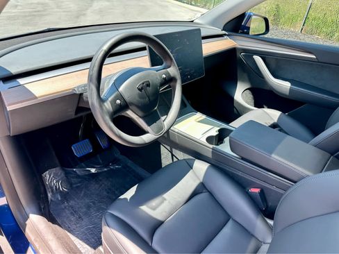 Used 2023 Tesla Model Y AWD image 10