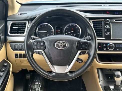 Used 2017 Toyota Highlander XLE AWD/4WD image 14