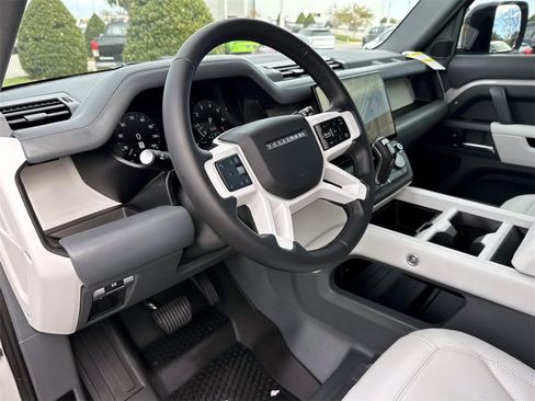 New 2026 Land Rover Defender 110 X-Dynamic SE image 21