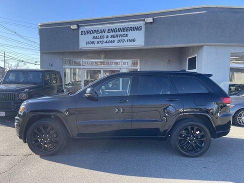Used 2018 Jeep Grand Cherokee Altitude image 4