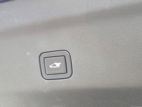 Used 2023 Chevrolet Tahoe Premier image 13