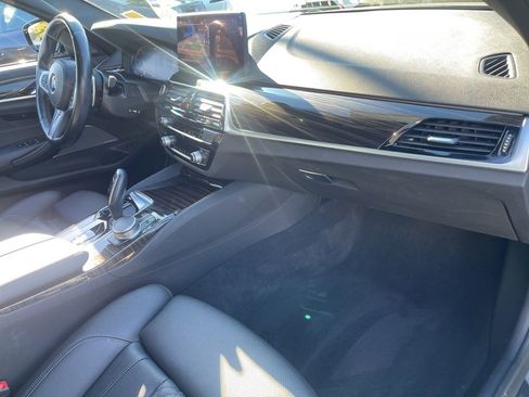 Used 2022 BMW 540i w/ M Sport Package image 27