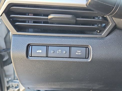 Used 2024 Nissan Altima 2.5 SV FWD image 21