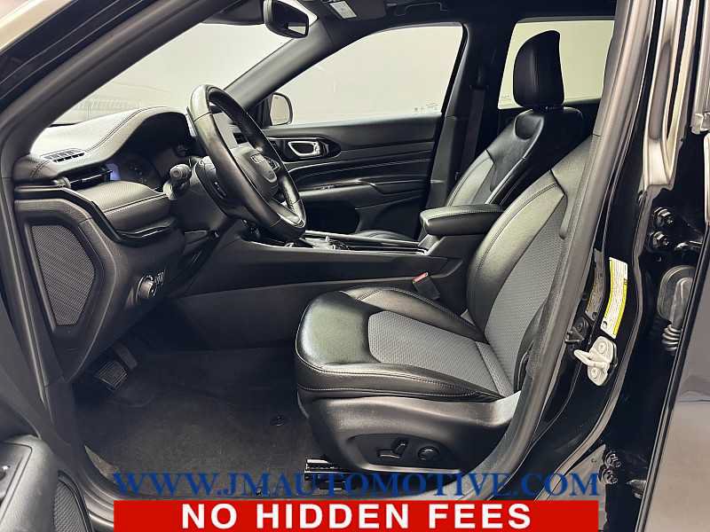 Used 2022 Jeep Compass Latitude w/ Sun and Sound Group AWD/4WD image 13