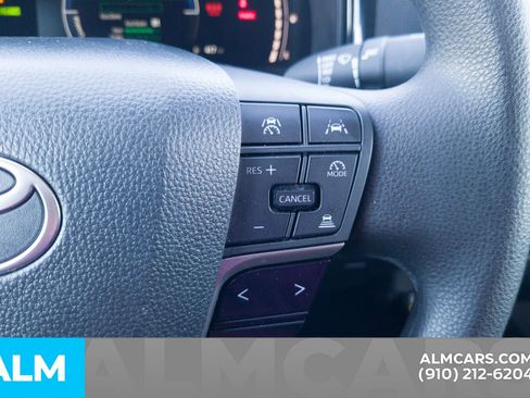 Used 2025 Toyota Camry LE image 28