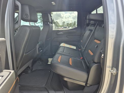 Used 2024 GMC Sierra 1500 AT4 w/ Technology Package AWD/4WD image 8