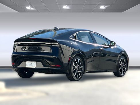 Used 2025 Toyota Prius Plug-In Hybrid image 9