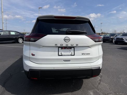 Used 2024 Nissan Rogue SV image 6
