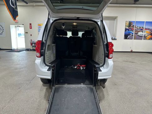 Used 2019 Dodge Grand Caravan SE image 28