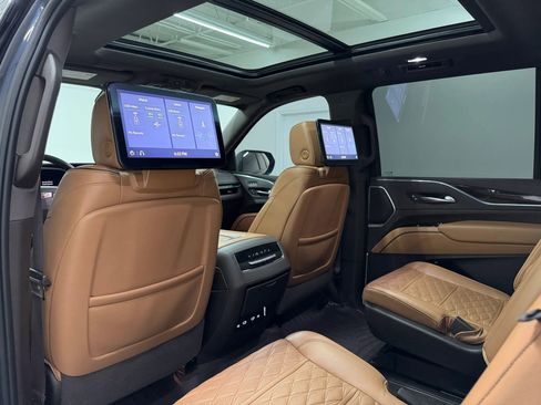 Used 2021 Cadillac Escalade ESV Sport AWD/4WD image 11