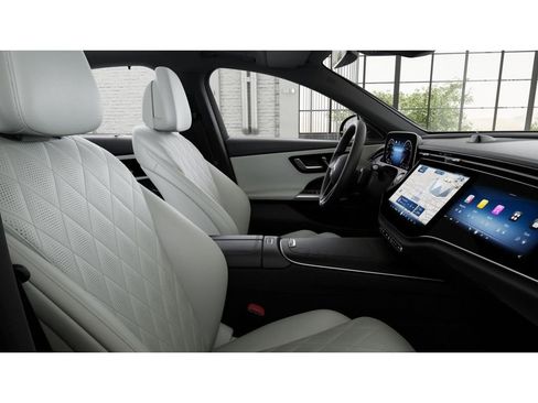 New 2026 Mercedes-Benz E 450 4MATIC Sedan image 4