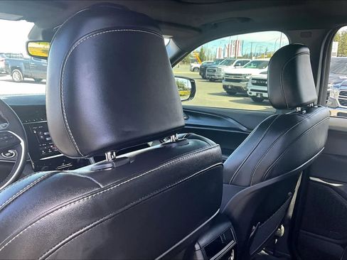 Used 2024 Jeep Grand Cherokee Altitude AWD/4WD image 12