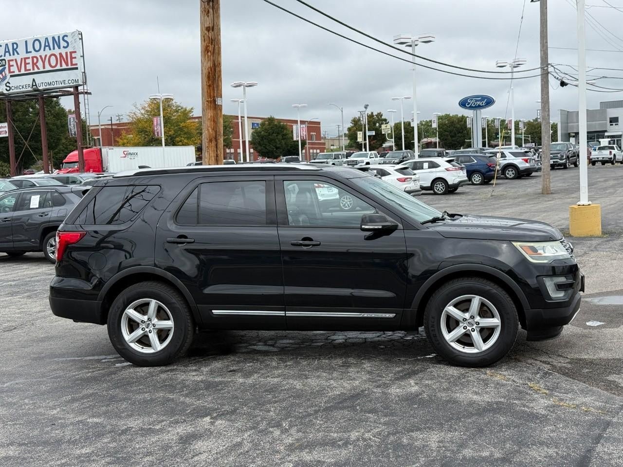 Used 2016 Ford Explorer XLT w/ Equipment Group 202A AWD/4WD image 5
