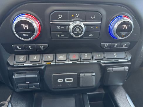 Used 2022 GMC Sierra 3500 Denali image 16