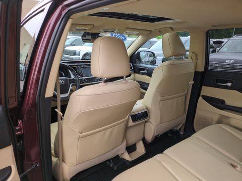 Used 2019 Toyota Highlander XLE FWD image 34