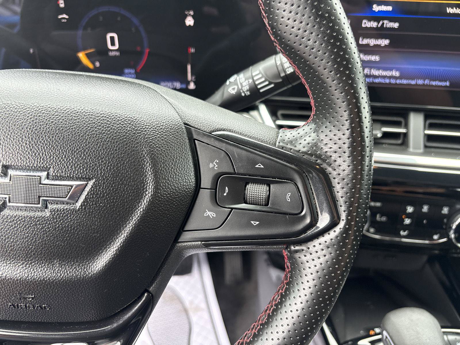 Used 2024 Chevrolet Trax RS w/ Sunroof Package FWD image 17