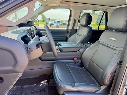 New 2027 Ford Expedition Platinum w/ Driver's Package AWD/4WD image 11