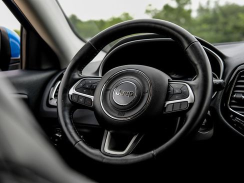 Used 2019 Jeep Compass Limited AWD/4WD image 16