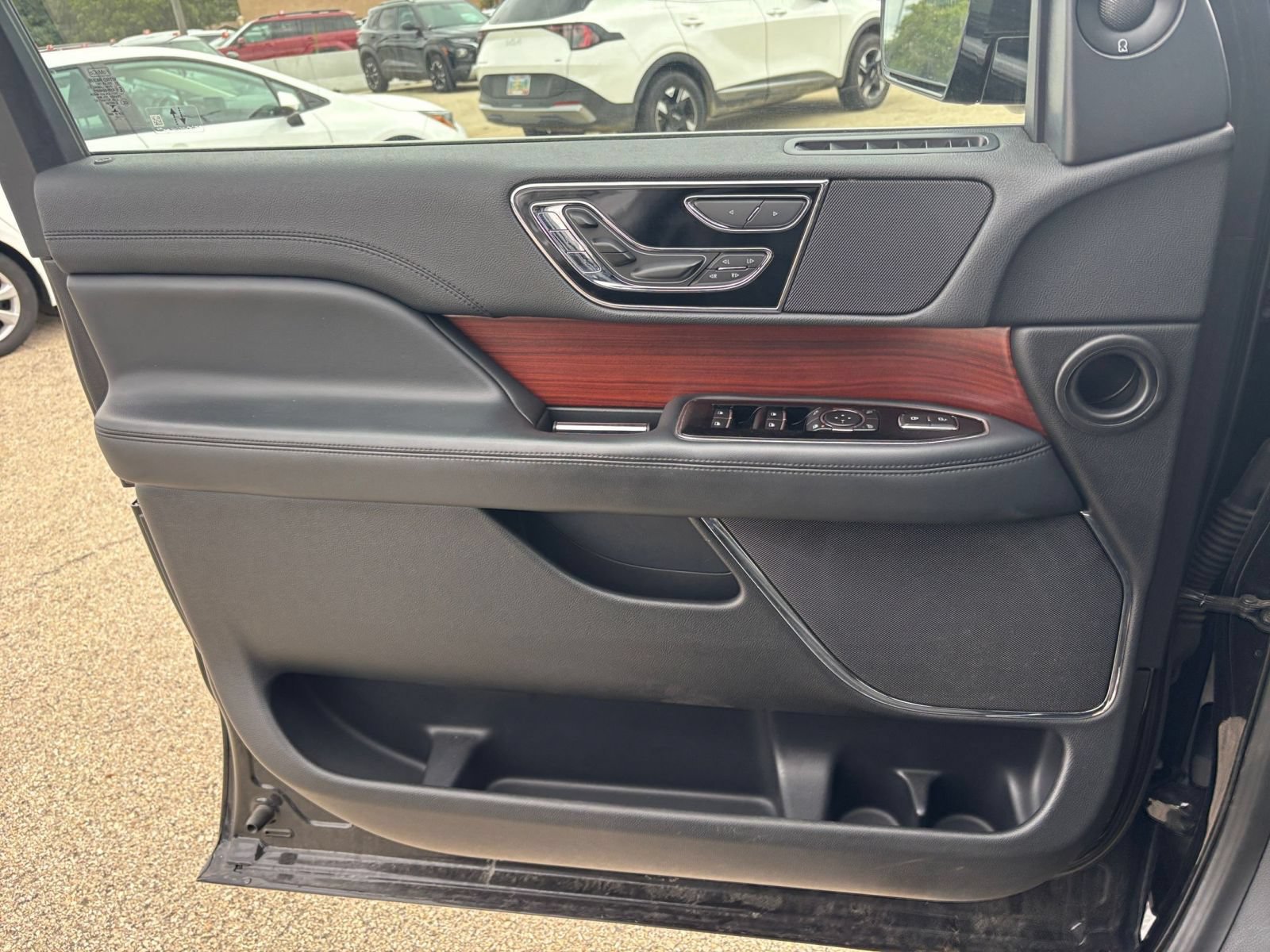 Used 2022 Lincoln Navigator Reserve RWD image 18