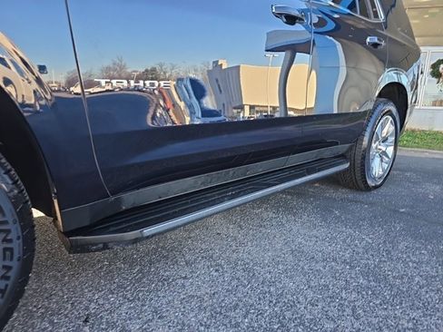 Used 2024 Chevrolet Tahoe Premier w/ Premium Package image 11