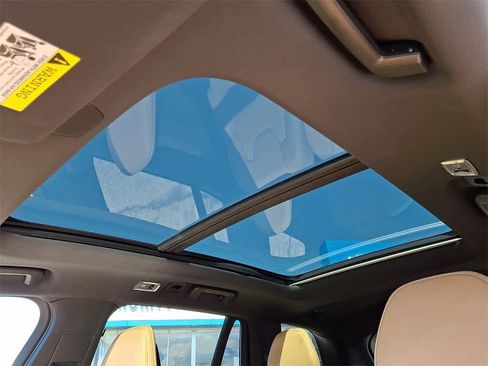 Used 2018 Volvo XC90 T6 Momentum w/ Convenience Package image 12