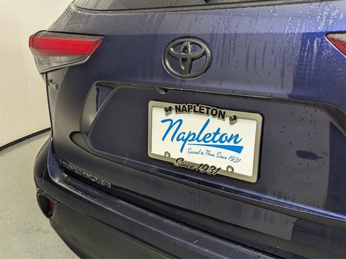 Used 2022 Toyota Highlander XLE image 8