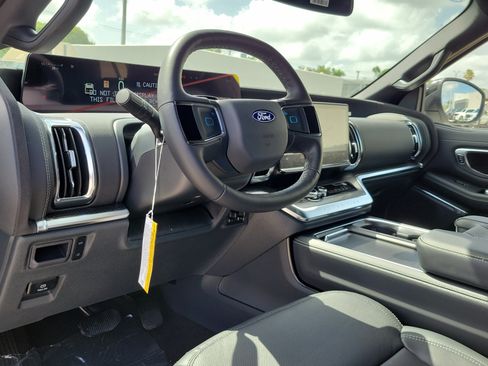New 2027 Ford Expedition Platinum w/ Stealth Appearance Package RWD image 9