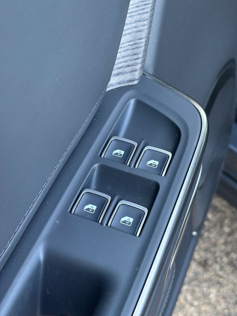 Used 2022 Rivian R1S Launch Edition Quad AWD/4WD image 8
