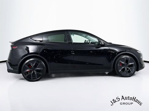 Used 2026 Tesla Model Y Performance image 8