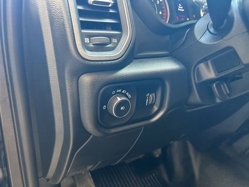 Used 2025 RAM 3500 Tradesman w/ Chrome Appearance Group image 33