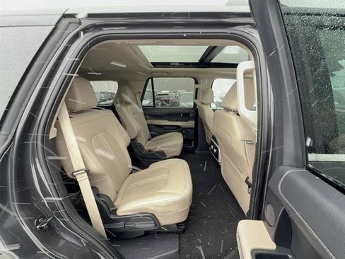 Used 2024 Ford Expedition Limited image 28