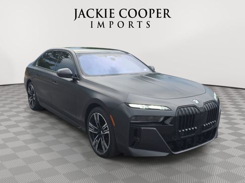 Used 2023 BMW 760i xDrive AWD/4WD image 3