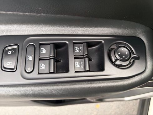 Used 2019 Jeep Renegade Limited AWD/4WD image 13