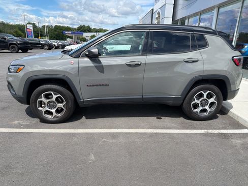 Used 2022 Jeep Compass Trailhawk w/ Trailhawk Convenience Group AWD/4WD image 1
