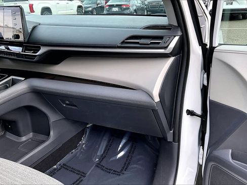Certified 2023 Toyota Sienna LE image 18