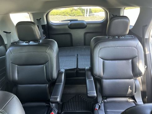 Used 2021 Ford Explorer XLT w/ Equipment Group 202A image 25