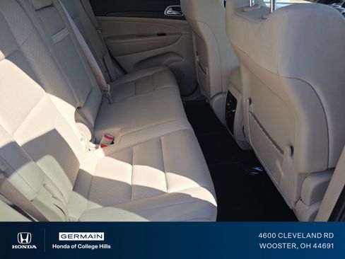 Used 2018 Jeep Grand Cherokee Laredo AWD/4WD image 25