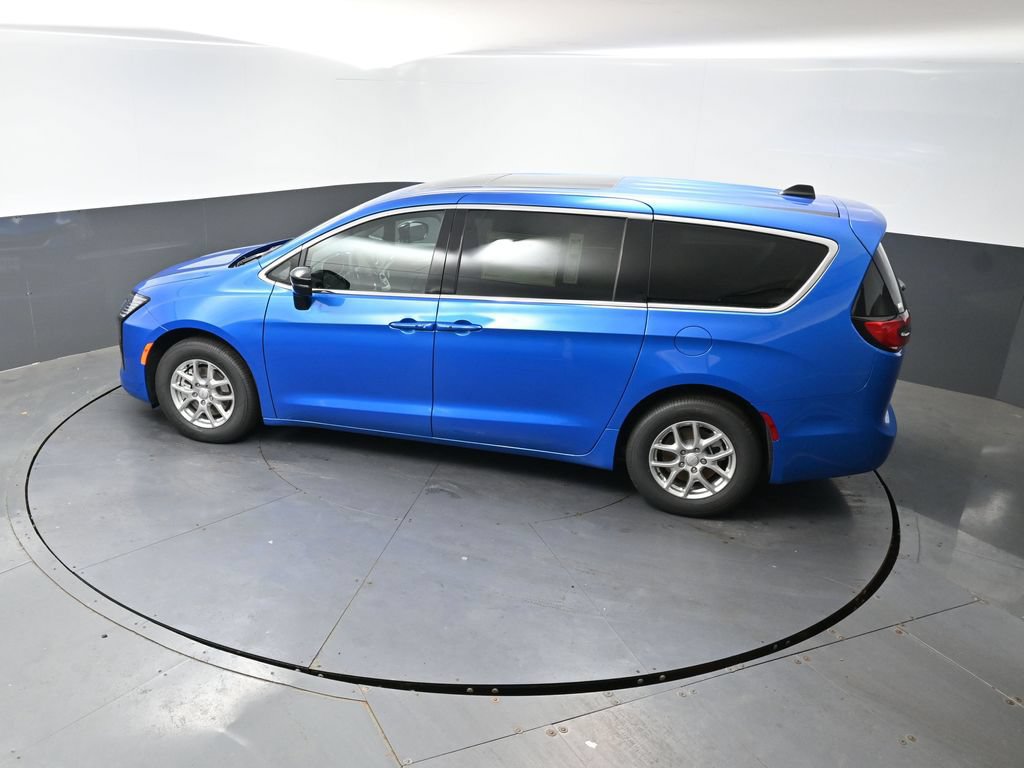 New 2027 Chrysler Pacifica Select w/ Family Tech Group FWD image 36