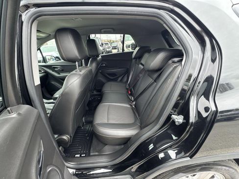 Used 2019 Chevrolet Trax LT w/ LT Convenience Package FWD image 11