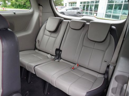 Used 2018 Kia Sedona LX w/ LX Essentials Premium Package FWD image 12