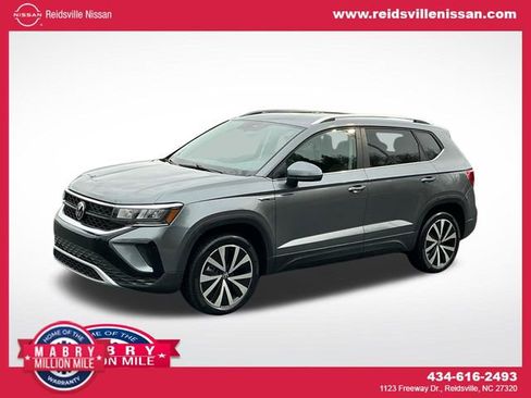 Used 2024 Volkswagen Taos SE image 1