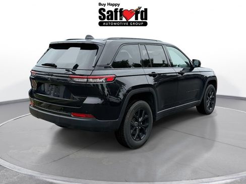 Used 2024 Jeep Grand Cherokee Altitude AWD/4WD image 9